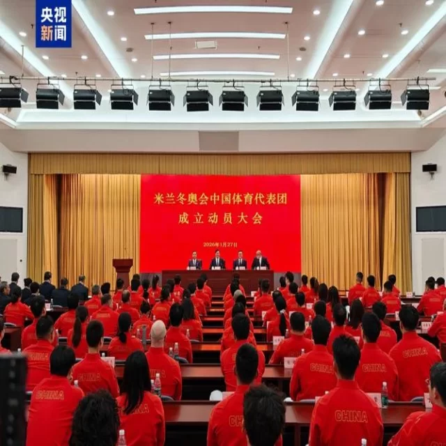 季后赛揭幕战精彩瞬间回顾